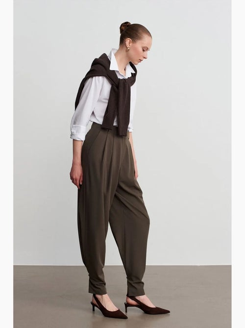 Dames broek met hoge taille en wijde pijp dilvin - Kiabi Dames broek met hoge taille en wijde pijp dilvin - Kiabi