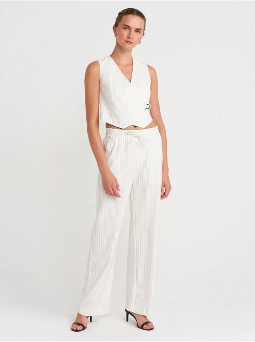 Dames broek met wijde pijp en strepen dilvin - Kiabi Dames broek met wijde pijp en strepen dilvin - Kiabi