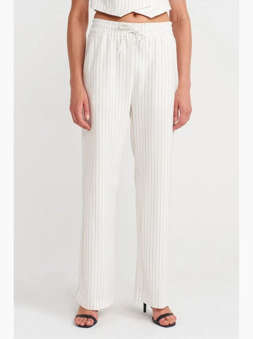 Dames broek met wijde pijp en strepen dilvin - Kiabi Dames broek met wijde pijp en strepen dilvin - Kiabi