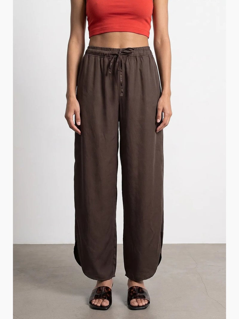 Dames broek van tencel crêpe met wijde pijp en split dilvin Donkerbruin - Kiabi