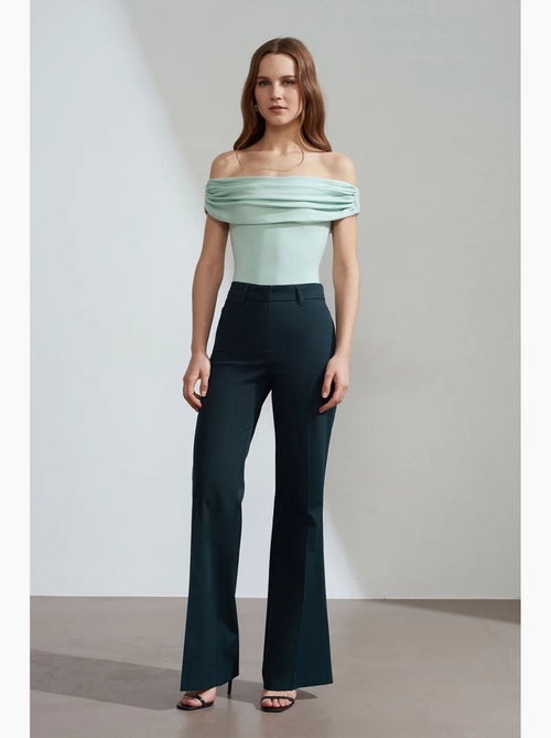 Dames flared broek met hoge taille van gabardine dilvin - Kiabi Dames flared broek met hoge taille van gabardine dilvin - Kiabi