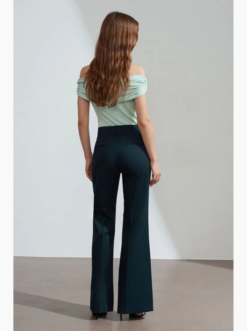Dames flared broek met hoge taille van gabardine dilvin - Kiabi Dames flared broek met hoge taille van gabardine dilvin - Kiabi