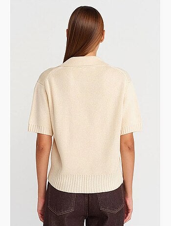 Damesvest Van Ribtricot Met Polokraag En Striksluiting