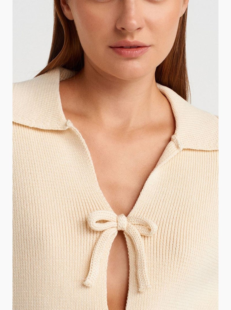 Damesvest van ribtricot met polokraag en striksluiting dilvin Crème - Kiabi
