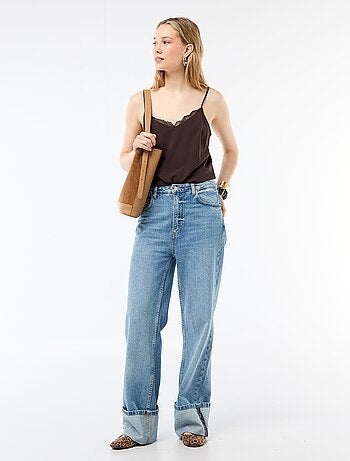 Débardeur avec fines bretelles réglables et col en dentelle