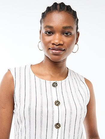 Débardeur avec ouverture par boutons dorés martelés