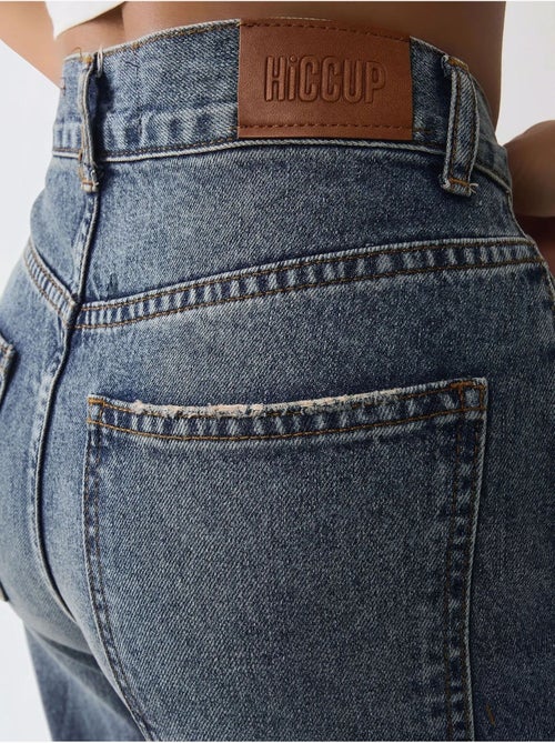 Denim jeans met normale taille en rechte pijpen hiccup - Kiabi Denim jeans met normale taille en rechte pijpen hiccup - Kiabi