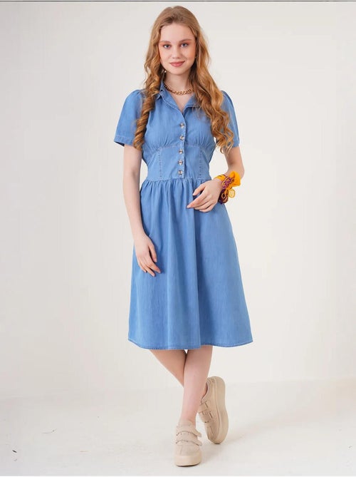 Denim midi-jurk met overhemdkraag en knoopsluiting bdart - Kiabi Denim midi-jurk met overhemdkraag en knoopsluiting bdart - Kiabi