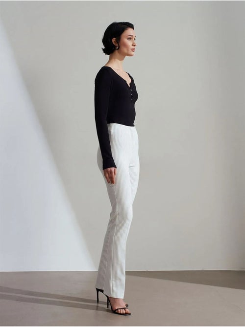 DILVIN Pantalon Évasé Rayé À Taille Haute Et Plis - Kiabi DILVIN Pantalon Évasé Rayé À Taille Haute Et Plis - Kiabi
