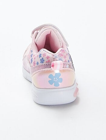 Disney-sneakers met Stitch-print en lichtgevende zolen