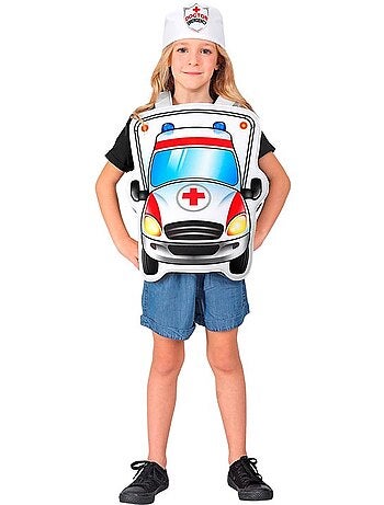 Docteur en costume d'ambulancier avec chapeau