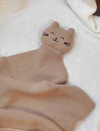 Doudou en tricot Hello Baby