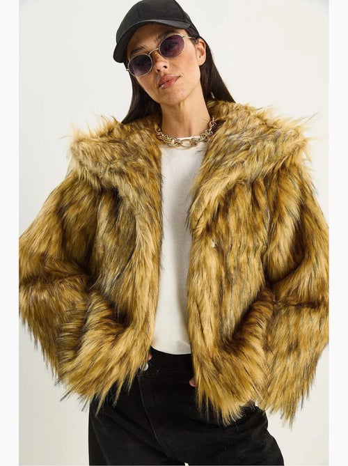 Doudoune boutonnée en peluche coupe décontractée avec col chemise lucci - Kiabi Doudoune boutonnée en peluche coupe décontractée avec col chemise lucci - Kiabi