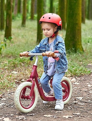 Draisienne rouge en métal avec repose pieds et assise en liège Hape
