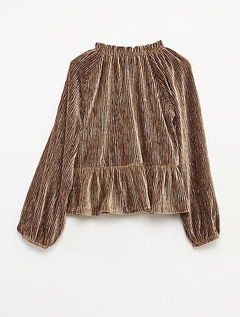 Een feestelijk, effen T-shirt met textuur en strik