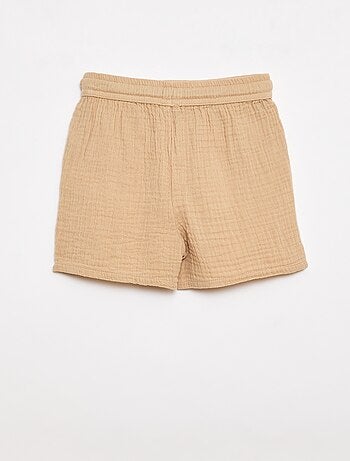 Een tweedelige set hemd + short