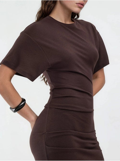 Effen bodycon midi-jurk met ronde hals busem - Kiabi Effen bodycon midi-jurk met ronde hals busem - Kiabi