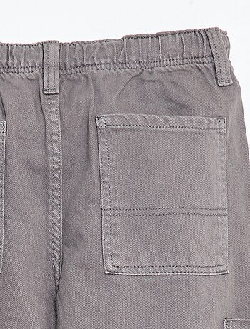 Effen broek met meerdere zakken