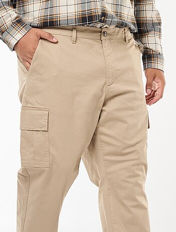 Effen broek met zakken en riemlussen