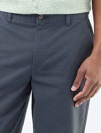 Effen chino met standaard taille