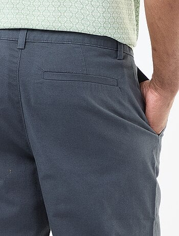 Effen chino met standaard taille