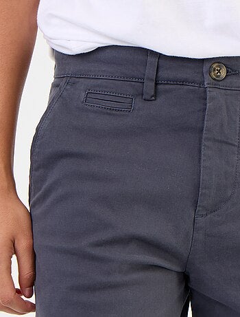 Effen chino met standaard taille