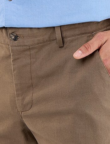 Effen chino met standaard taille