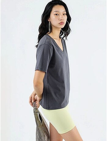 Effen gebreid t-shirt met v-hals busem