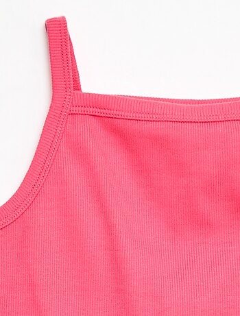 Effen hemdje met dunne ribstof bandjes