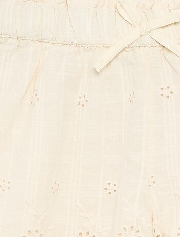 Effen short met Engelse borduursels