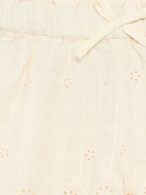 Effen short met Engelse borduursels - Kiabi