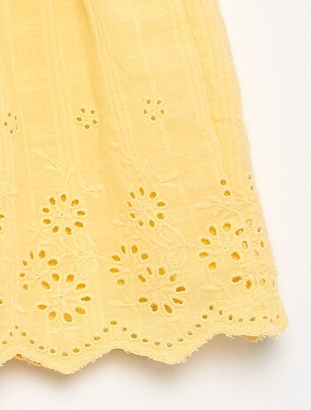 Effen short met Engelse borduursels