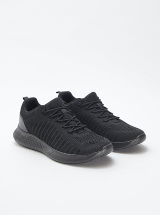 Effen sportschoenen met veters