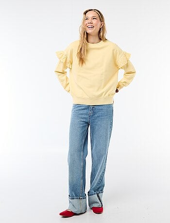 Effen sweater met volantjes van Engels borduurwerk op de mouwen