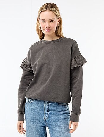 Effen sweater met volantjes van Engels borduurwerk op de mouwen