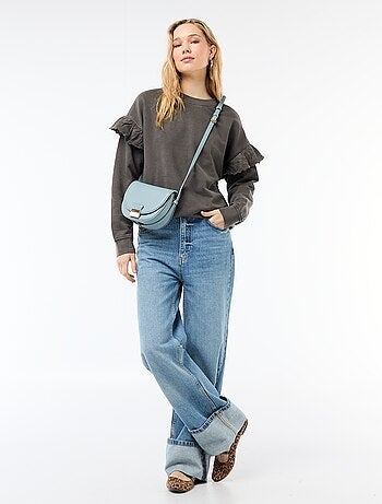 Effen sweater met volantjes van Engels borduurwerk op de mouwen