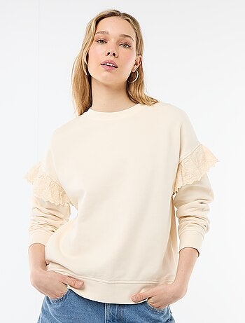 Effen sweater met volantjes van Engels borduurwerk op de mouwen