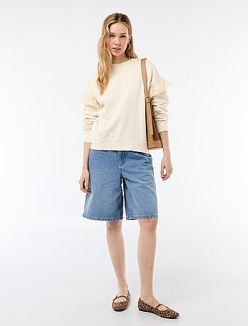 Effen sweater met volantjes van Engels borduurwerk op de mouwen