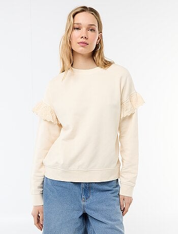 Effen sweater met volantjes van Engels borduurwerk op de mouwen