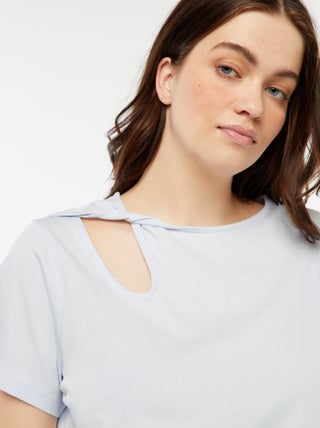 Effen T-shirt met ajoursplit en gedraaid effect