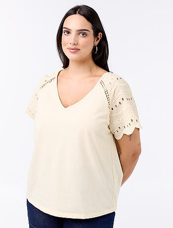 Effen T-shirt met borduursels op de mouwen