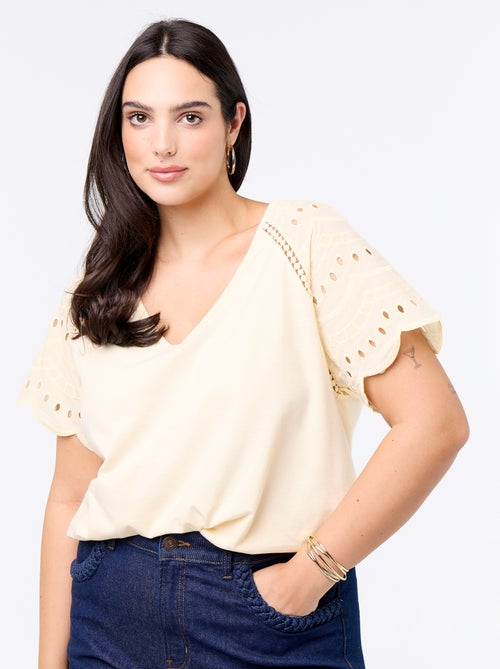 Effen T-shirt met borduursels op de mouwen - Kiabi