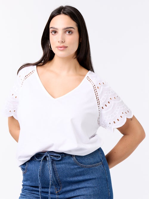 Effen T-shirt met borduursels op de mouwen - Kiabi