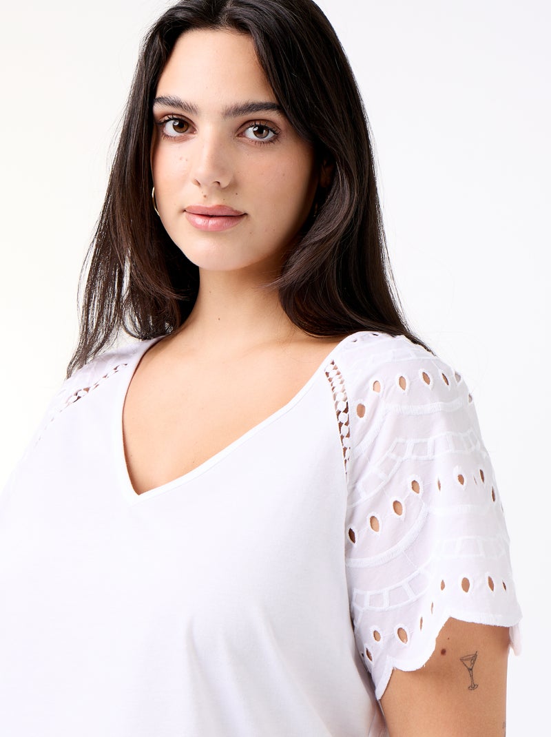 Effen T-shirt met borduursels op de mouwen Wit - Kiabi