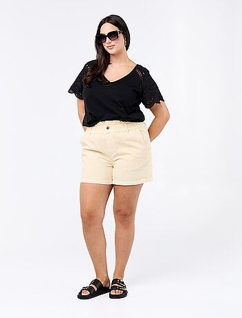 Effen T-shirt met borduursels op de mouwen