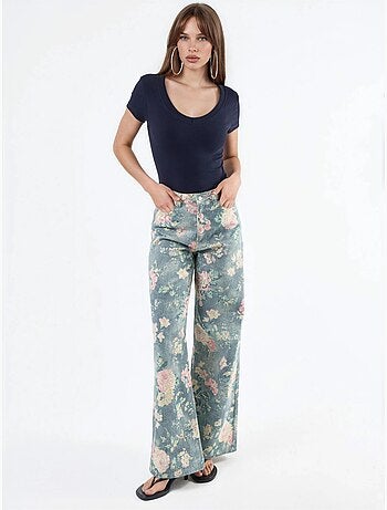 Elastische t-shirt met korte mouwen en v-hals busem