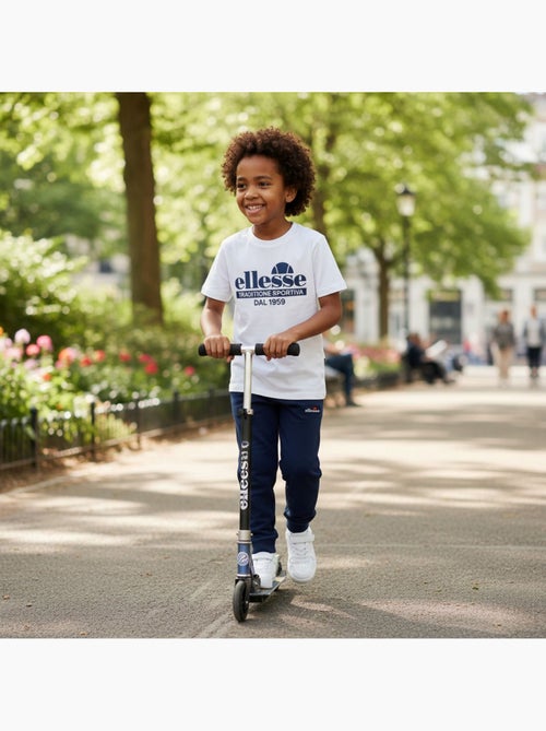 Ellesse - Pack de 2 T-shirts et 1 pantalon de jogging Garcon - Kiabi Ellesse - Pack de 2 T-shirts et 1 pantalon de jogging Garcon - Kiabi
