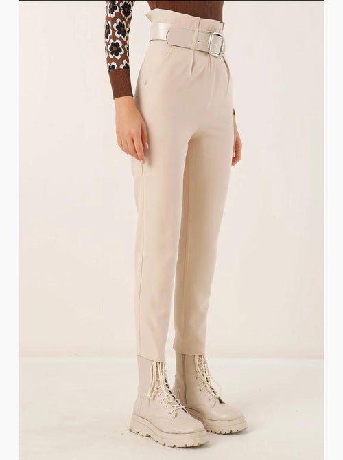Enkelhoge rechte broek met strik bdart - Kiabi Enkelhoge rechte broek met strik bdart - Kiabi
