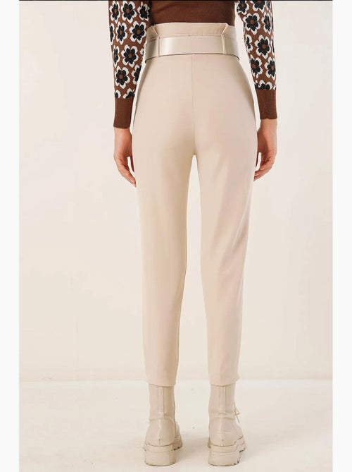 Enkelhoge rechte broek met strik bdart - Kiabi Enkelhoge rechte broek met strik bdart - Kiabi