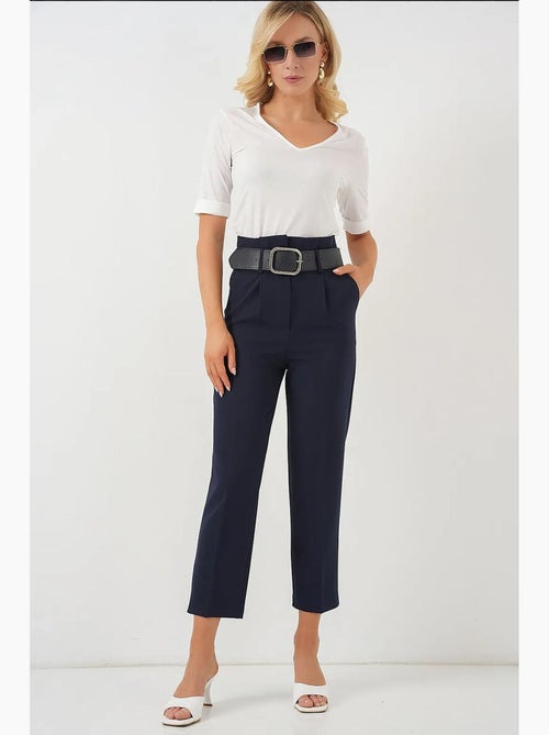 Enkelhoge rechte broek met strik bdart - Kiabi Enkelhoge rechte broek met strik bdart - Kiabi